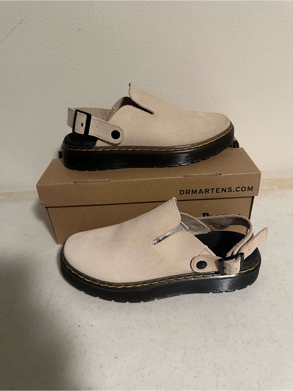 Dr Martens Carlson Suede Slingback Mules Warm Sand Women 7 Men 6 New
